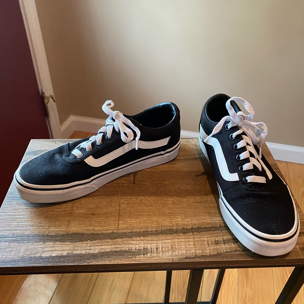 black vans size 7